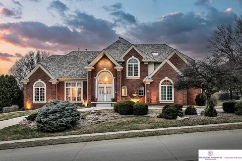 618 N 157 Cir, Omaha, NE 68118