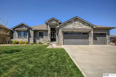 11450 Cooper St, Papillion, NE 68046