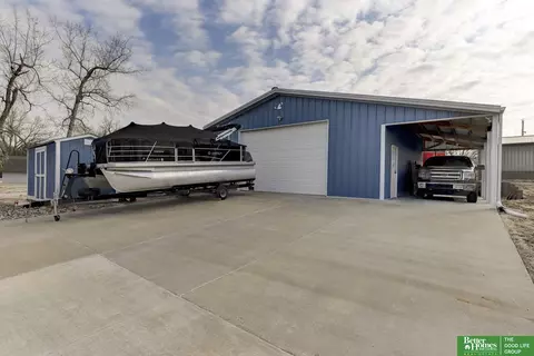 17113 Chalet Dr, Bellevue, NE 68123