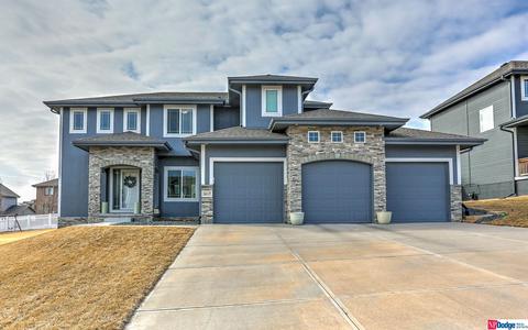 16117 Young St, Bennington, NE 68007