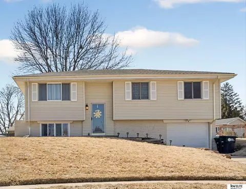 13535 Z St, Omaha, NE 68137
