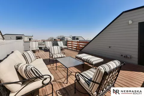 1057 Johnston Plz, Omaha, NE 68108