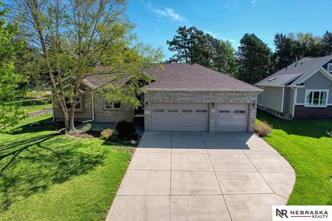 6900 Laurent Cir, Lincoln, NE 68526
