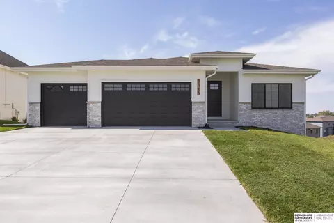 7316 Kilpatrick Pkwy, Bennington, NE 68007