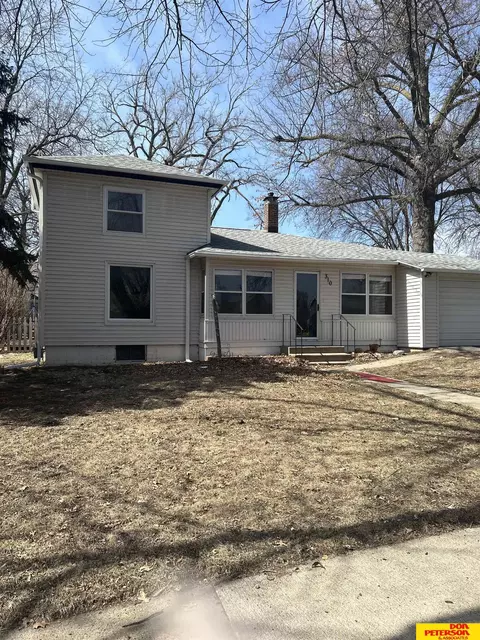 310 N 14th St, Tekamah, NE 68061
