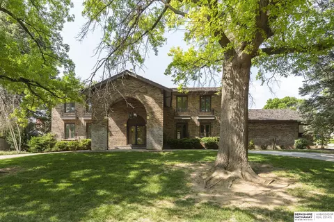 12504 V St, Omaha, NE 68137