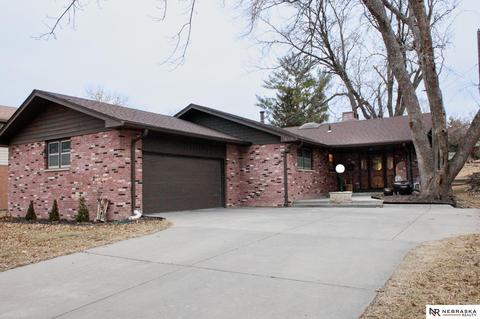 1940 Pacific Dr, Lincoln, NE 68506