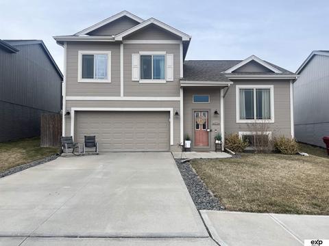 14554 Gilder Ave, Bennington, NE 68007