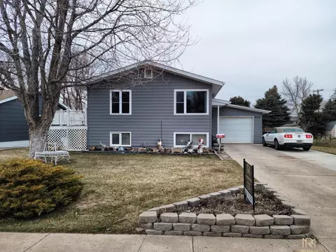 900 E 8 St, Chadron, NE 69337