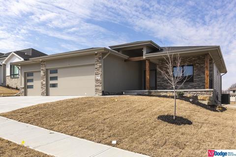 3910 S 213 St, Omaha, NE 68022