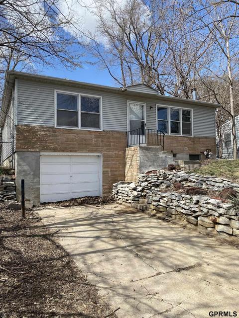 2106 Lillian St, Bellevue, NE 68147