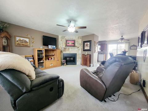 106 E Helen St, Sutton, NE 68979 photo 2