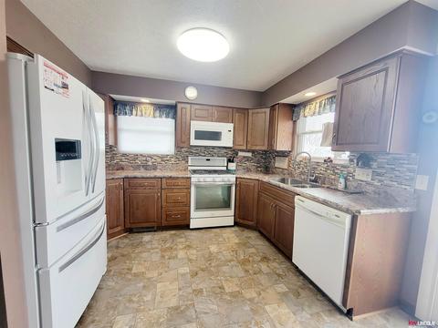 106 E Helen St, Sutton, NE 68979 photo 4