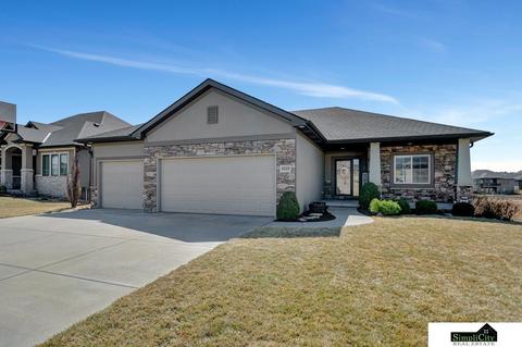 9325 Wishing Well Dr, Lincoln, NE 68516
