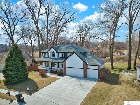 912 Shady Tree Ln, Papillion, NE 68046