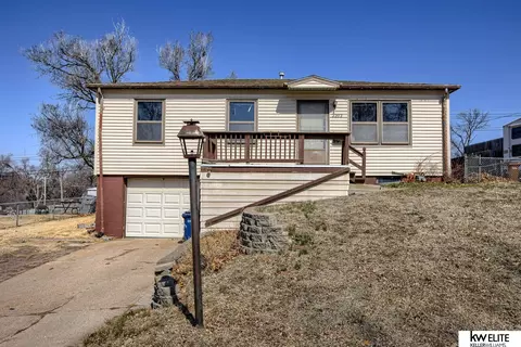 2202 Emiline St, Bellevue, NE 68147
