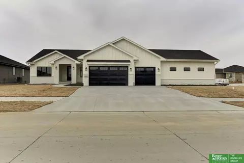 5516 N 208 St, Elkhorn, NE 68022