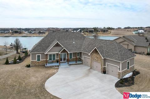 17805 N Reflection Cir, Bennington, NE 68007