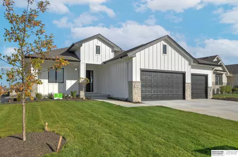4221 S 220 St, Elkhorn, NE 68022