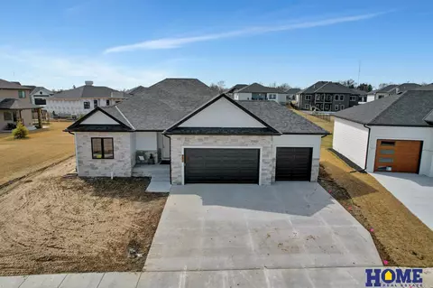 9657 Toma Rd, Lincoln, NE 68526