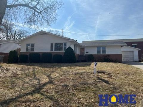 219 Greenwood Dr, Seward, NE 68434