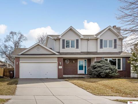 8031 Regent Dr, Lincoln, NE 68507