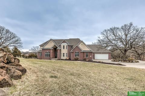 8711 Raven Dr, Louisville, NE 68037