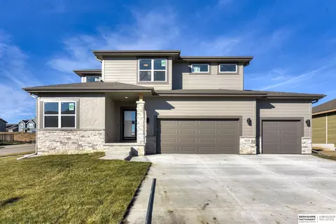 9518 S 183rd Ave, Omaha, NE 68136