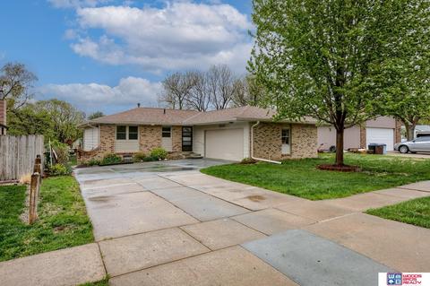 5320 Rosebriar Ct, Lincoln, NE 68516