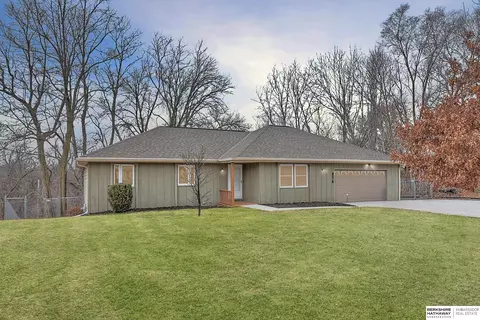 8218 N 47 St, Omaha, NE 68152