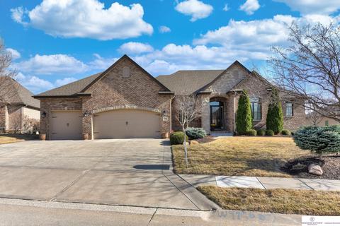 14811 Sharon Cir, Bennington, NE 68007