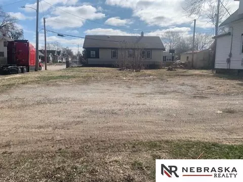 3829 Florence Blvd, Omaha, NE 68110