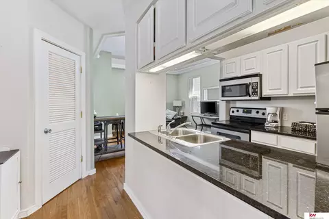 626 S 19 St #6, Omaha, NE 68102