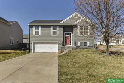 2302 S Mineral Dr, Papillion, NE 68046