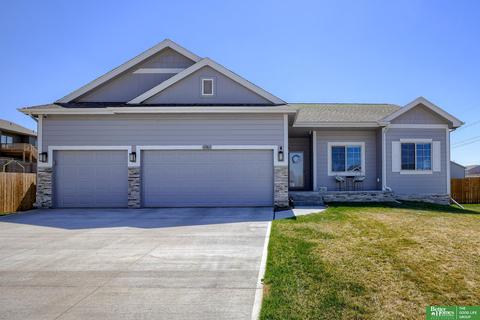 11163 Horizon Cir, Papillion, NE 68046