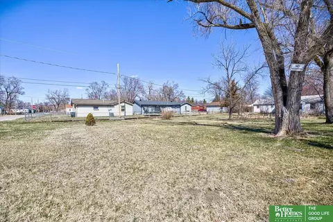 15 Avenue O Ave, Carter Lake, IA 51510