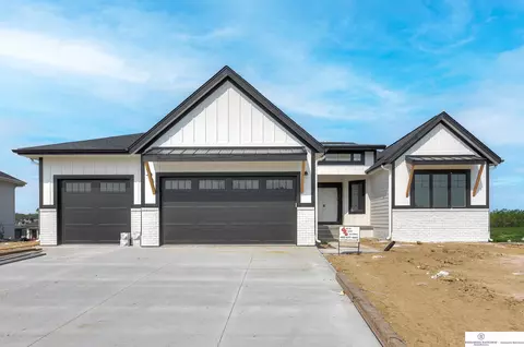 3306 Big Elk Pkwy, Omaha, NE 68022