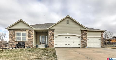 18242 Northern Hills Dr, Bennington, NE 68007