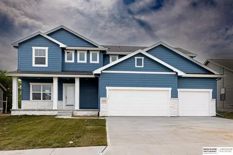8004 S 200th St, Gretna, NE 68028