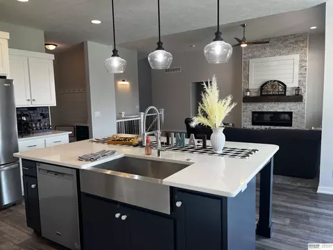 955 Elm Cir, Springfield, NE 68059