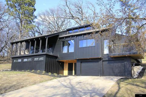 21828 Hillandale Rd, Elkhorn, NE 68022
