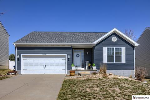 14924 Grebe St, Bennington, NE 68007