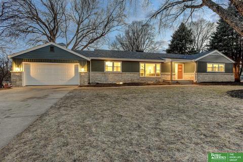 8757 Shamrock Rd, Omaha, NE 68114