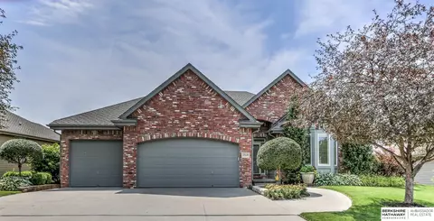 17119 Howard Plz, Omaha, NE 68118
