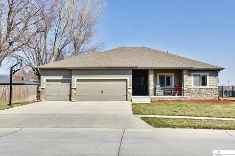 448 Sherwood Dr, Gretna, NE 68028