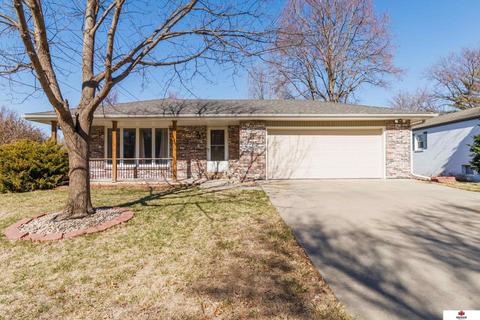 6110 Oakridge Dr, Lincoln, NE 68516