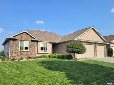 3222 Rawhide Dr, Lincoln, NE 68507