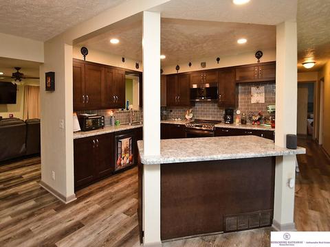 21108 Appaloosa Dr, Omaha, NE 68022