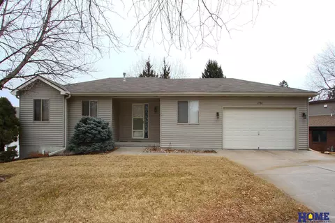 4700 Bel-ridge Dr, Lincoln, NE 68521
