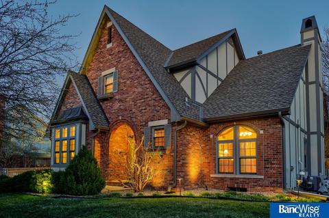 5908 Dobsons Ct, Lincoln, NE 68516